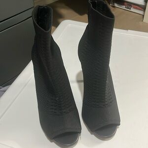 Super cute open toe Steve Madden heels